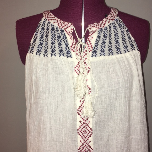 NWT Embroidered Cotton Gauze Split Neck Tank - Picture 5 of 11